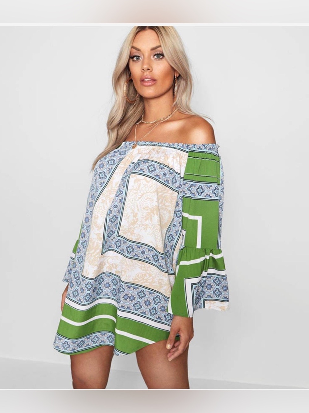 🐸 NWOT Boohoo Plus Size Green and Blue Off-Shoulder Printed Mini Dress 🐸